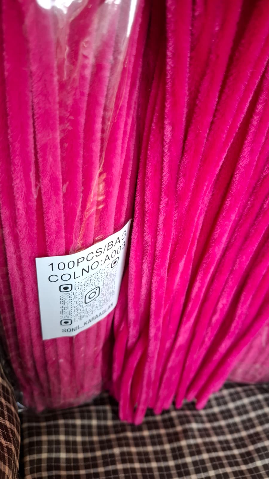 RENK KOD A003 ŞÖNİL 100 LÜ KOYU PEMBE 30 CM -🛍️ YOĞUN TÜYLÜ HOBİ ÇUBUĞU TEL EL İŞİ 100 LÜ PAKET💐