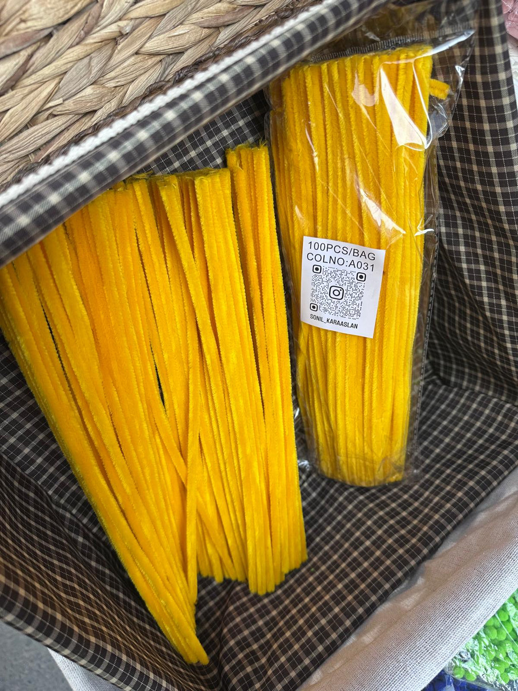 Koyu Sarı Şönil Renk Kod A031 100 Adet“Dekoratif Şönil Çiçek – Doğum Günü / Kına