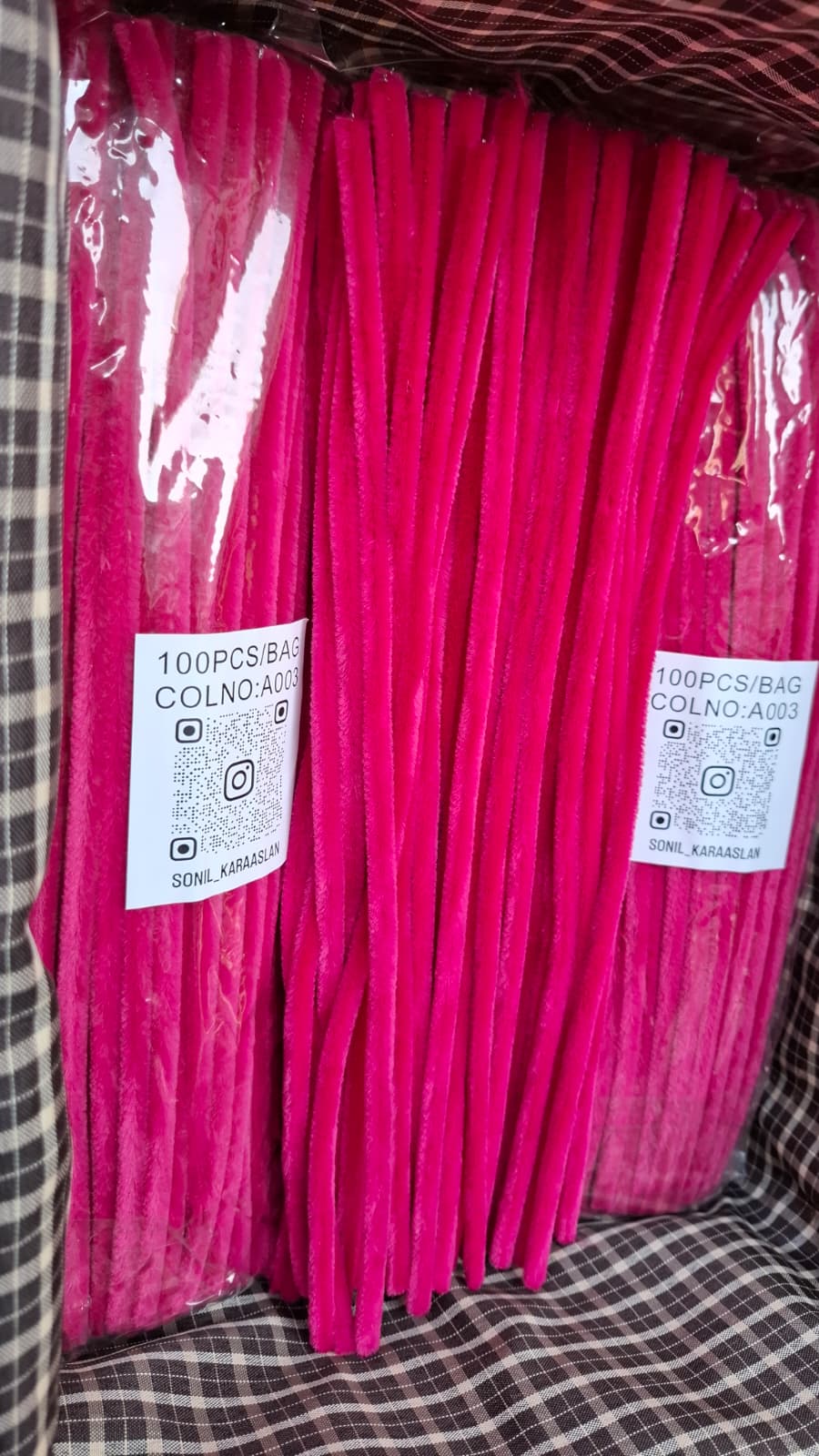 RENK KOD A003 ŞÖNİL 100 LÜ KOYU PEMBE 30 CM -🛍️ YOĞUN TÜYLÜ HOBİ ÇUBUĞU TEL EL İŞİ 100 LÜ PAKET💐