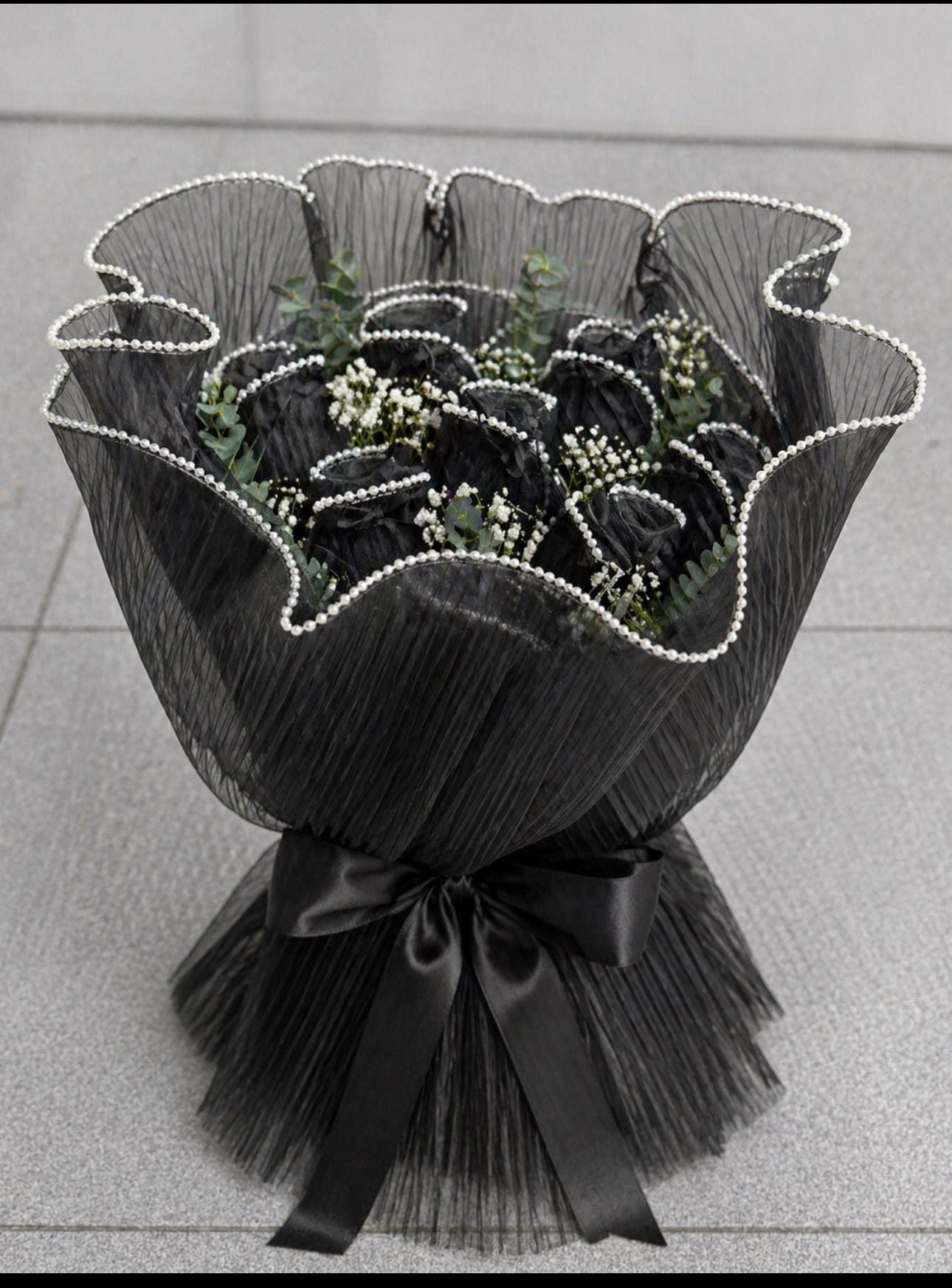 İncili Siyah Çiçek Buketi Sarma Tülü 27 cm x 3,5 m – Şönil Çiçek Buket Kağıdı, Dekoratif Ambalaj Tül